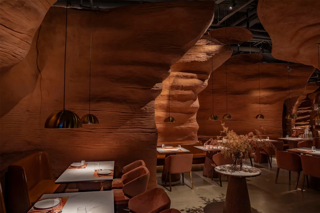 烤肉深圳餐饮空间设计，让你穿梭在原始峡谷之中