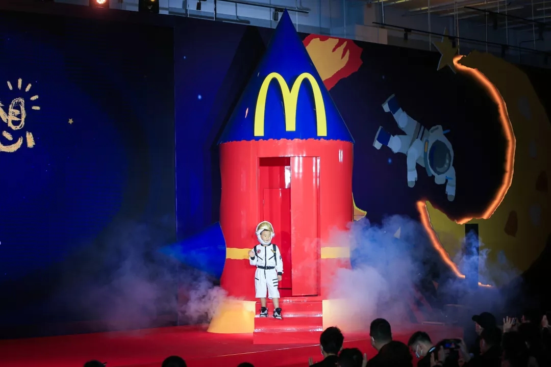 烤肉麦当劳中国为孩子“点亮梦想”，带你上天！